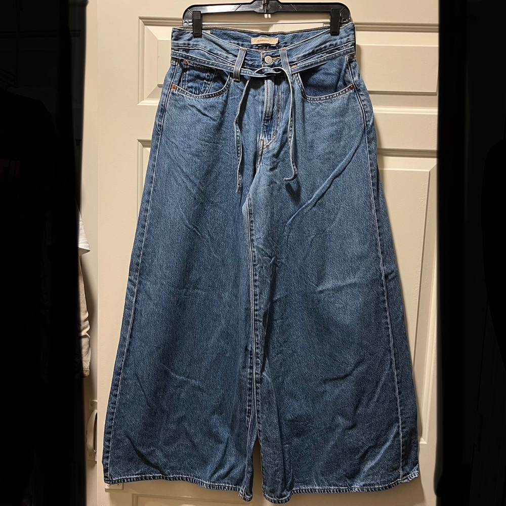 Levi’s XL Superwide jeans in light medium wash - size 27